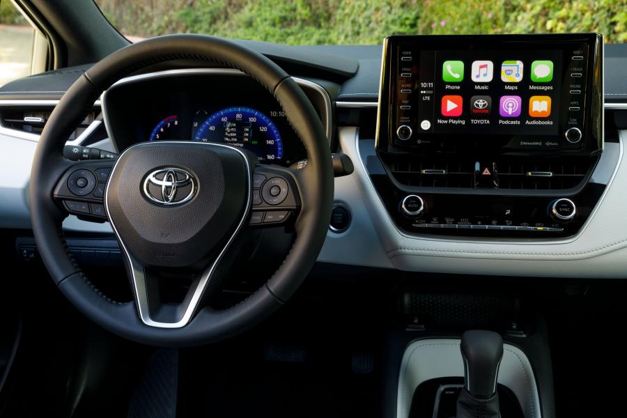 Панель приборов Toyota Corolla XSE Hatchback 2018 года  (NA) (фото 47 из 88)
